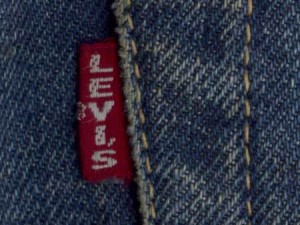 levis_bige_redtab