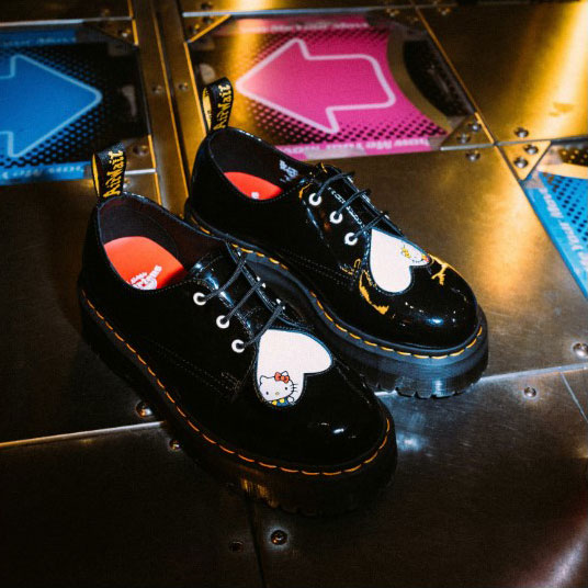 ドクターマーチン（Dr.Martens）」と「ハローキティ」が10年ぶりに